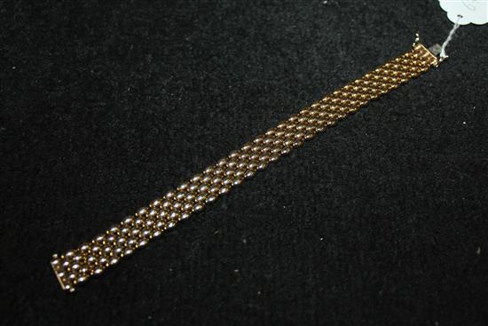 A stylish 9ct gold oval brick link bracelet, 7.75in.